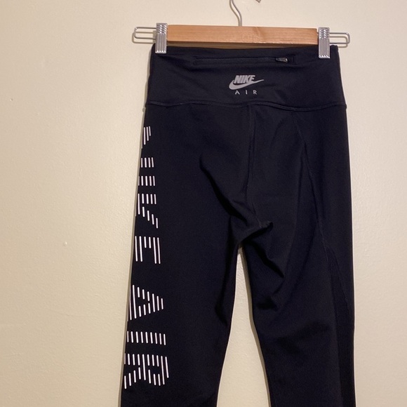 Nike black leggings with back pocket. Size Xs. - Picture 5 of 11